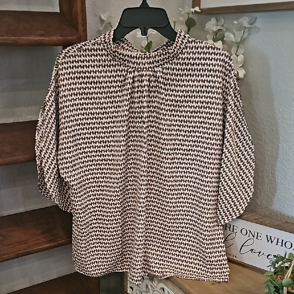 Light Tan With Design Open Sleeve Top